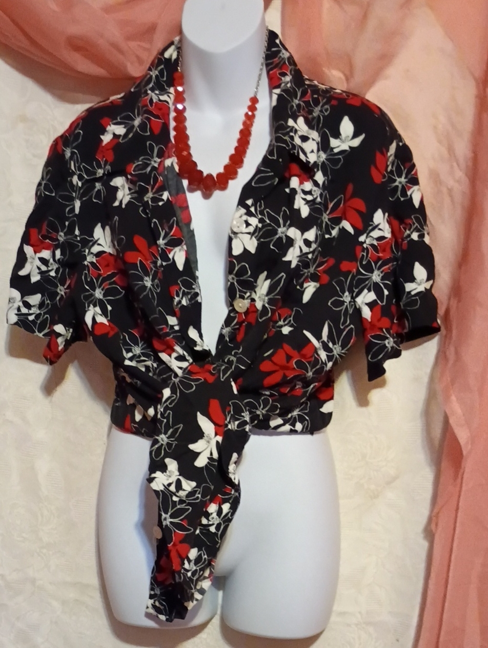 Jaclyn Smith Ladies Black and Red Floral Button Down Shirt Sz 20